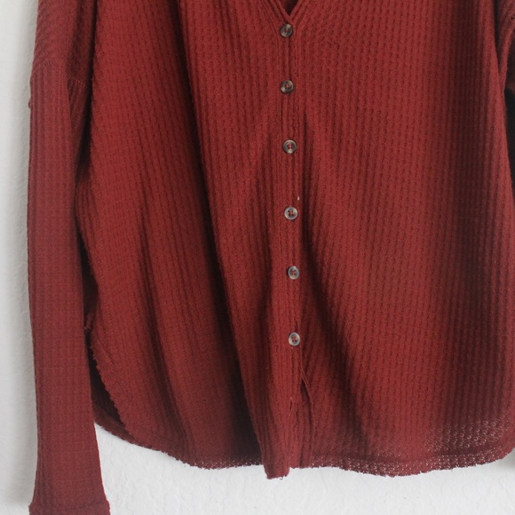 OUT FROM UNDER OVERSIZED THERMAL BUTTON-FRONT TOP - Picture 11 of 12